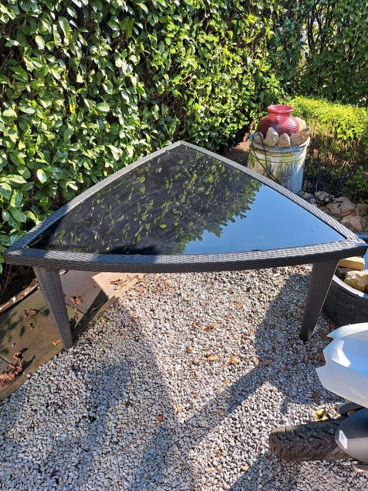 Driehoek tuintafel met glazen blad, Tuin en Terras, Tuintafels, Rechthoekig, Wicker, Ophalen