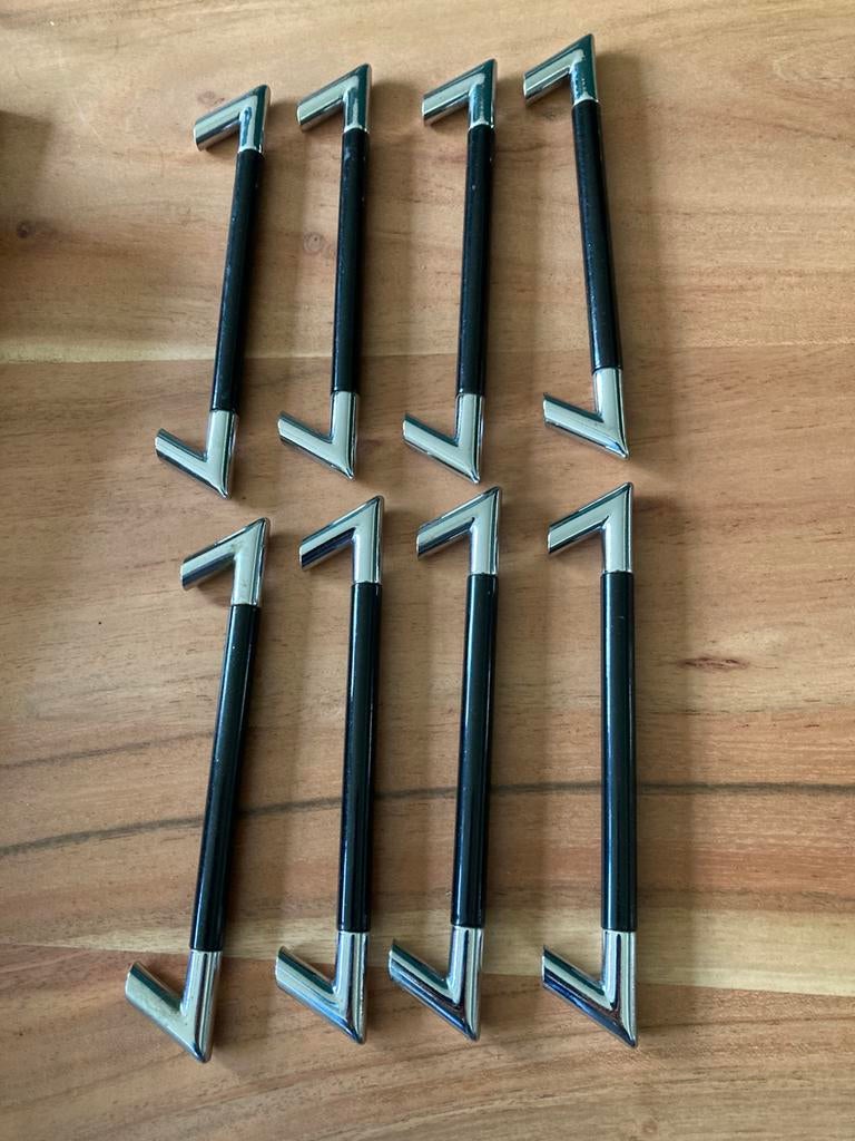 Greepjes voor kastje, Zwart, Zo goed als nieuw, Minder dan 100 cm, 25 tot 50 cm