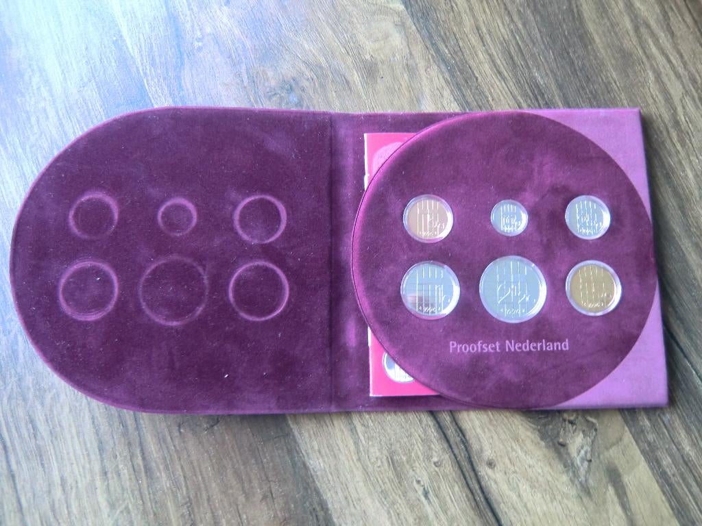 Proofsets 1996 / 2001 Bordeauxrode verpakking, Ophalen of Verzenden, Koningin Beatrix, Overige waardes, Setje