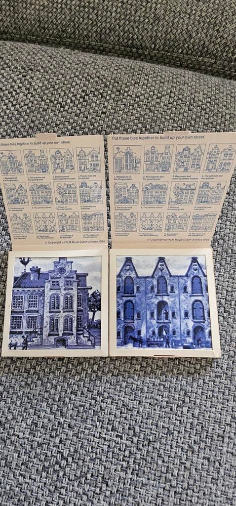 2 KLM Business Class tegeltjes uit 1984, Antiek en Kunst, Antiek | Wandborden en Tegels, Ophalen of Verzenden