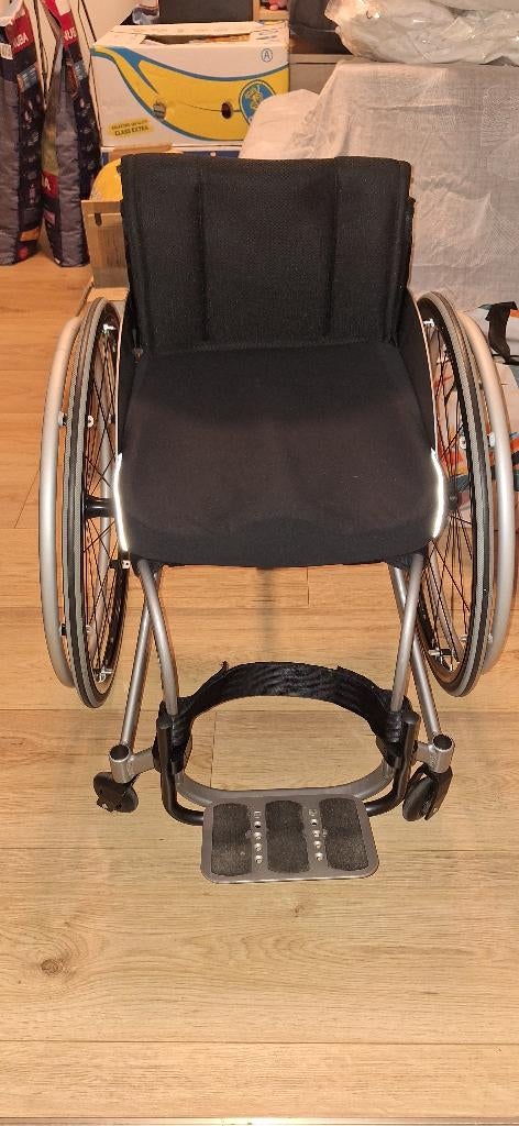 Hand bewogen rolstoel "MOET WEG, Diversen, Rolstoelen, Ophalen, Zo goed als nieuw, Handbewogen rolstoel