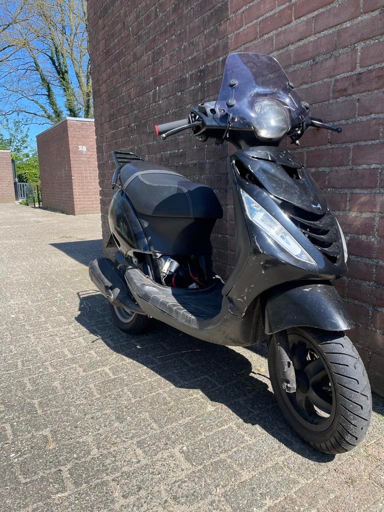 Piaggio SKR 125cc DD evt teruil tegen iphone, Tweetakt, Gebruikt, Maximaal 45 km/u, Zip