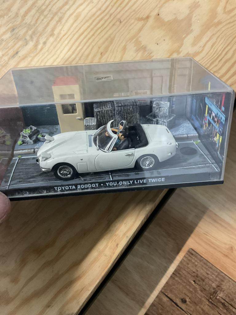 James Bond 007 Toyota 2000 GT, Hobby en Vrije tijd, Modelauto's | 1:43, Ophalen, Nieuw, Auto