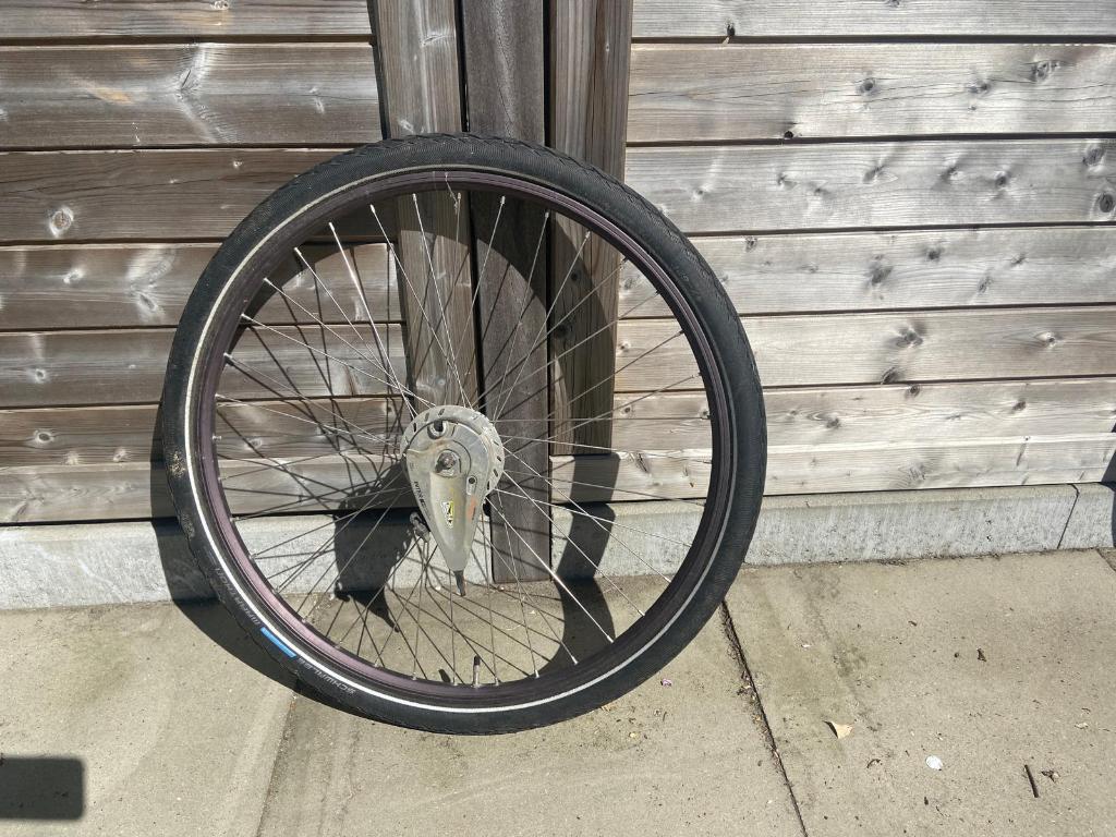 Batavus voorwiel 28", rollerbrake, naafdynamo, band, bruin, Fietsen en Brommers, Fietsonderdelen, Gebruikt, Wiel, Aluminium, Bakfiets
