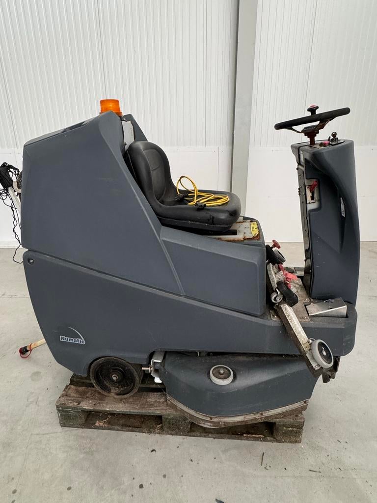 Numatic TTV 678 schrobmachine - Opknapper, Doe-het-zelf en Verbouw, Reinigingsmachines, Ophalen, Gebruikt, Schrobmachine