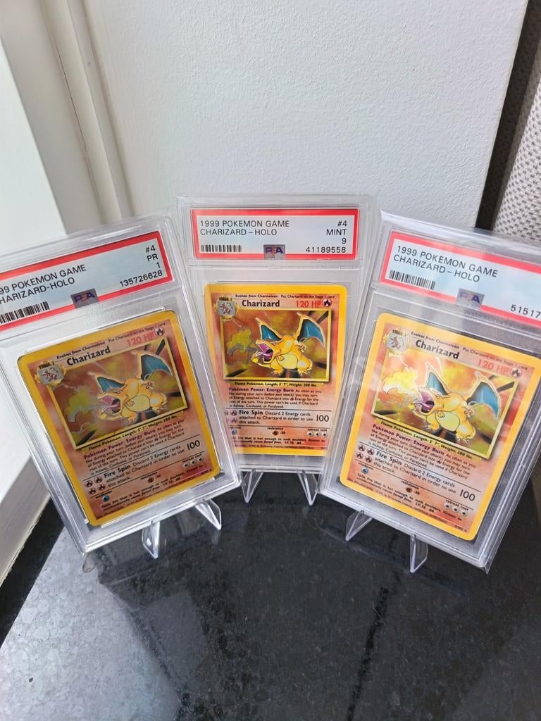 Charizard base set Pokémon kaarten PSA 1, PSA 7 en PSA 9, Ophalen of Verzenden, Nieuw, Losse kaart, Foil
