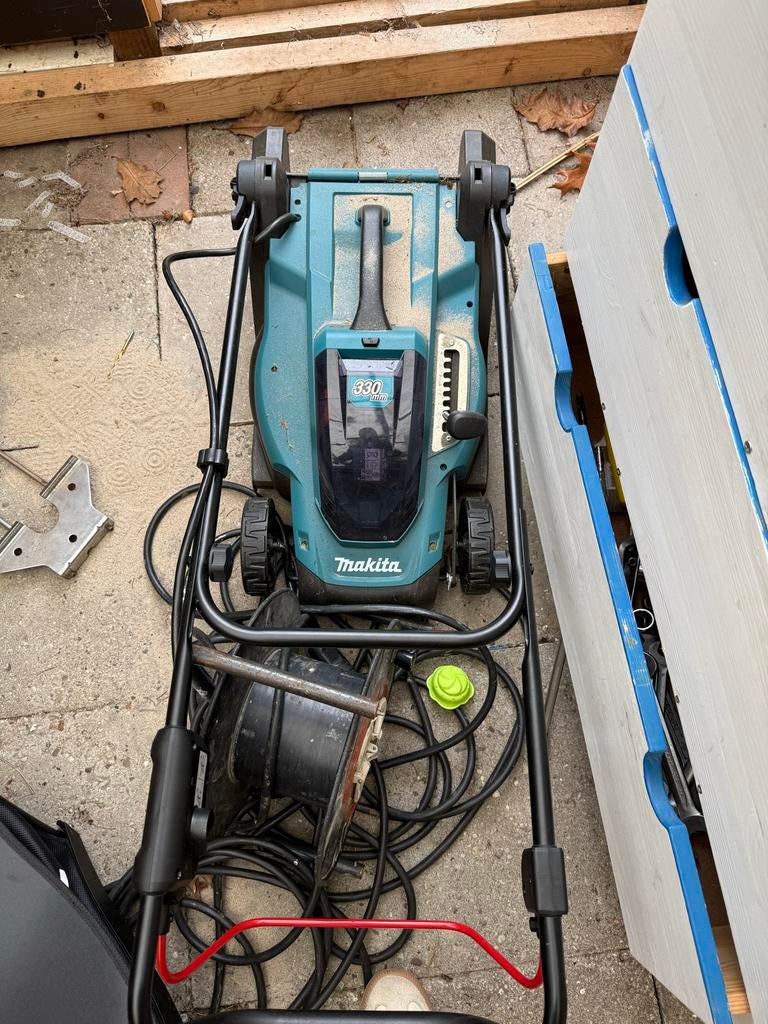 Makita grasmaaier 330 mm, Tuin en Terras, Grasmaaiers, Ophalen, Cirkelmaaier, Gebruikt, Elektrische grasmaaier
