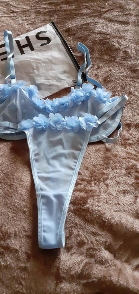 Mooi setje B.H en string en kousenband nieuw, Kleding | Dames, Ondergoed en Lingerie, Shein, Ophalen of Verzenden, Blauw, String