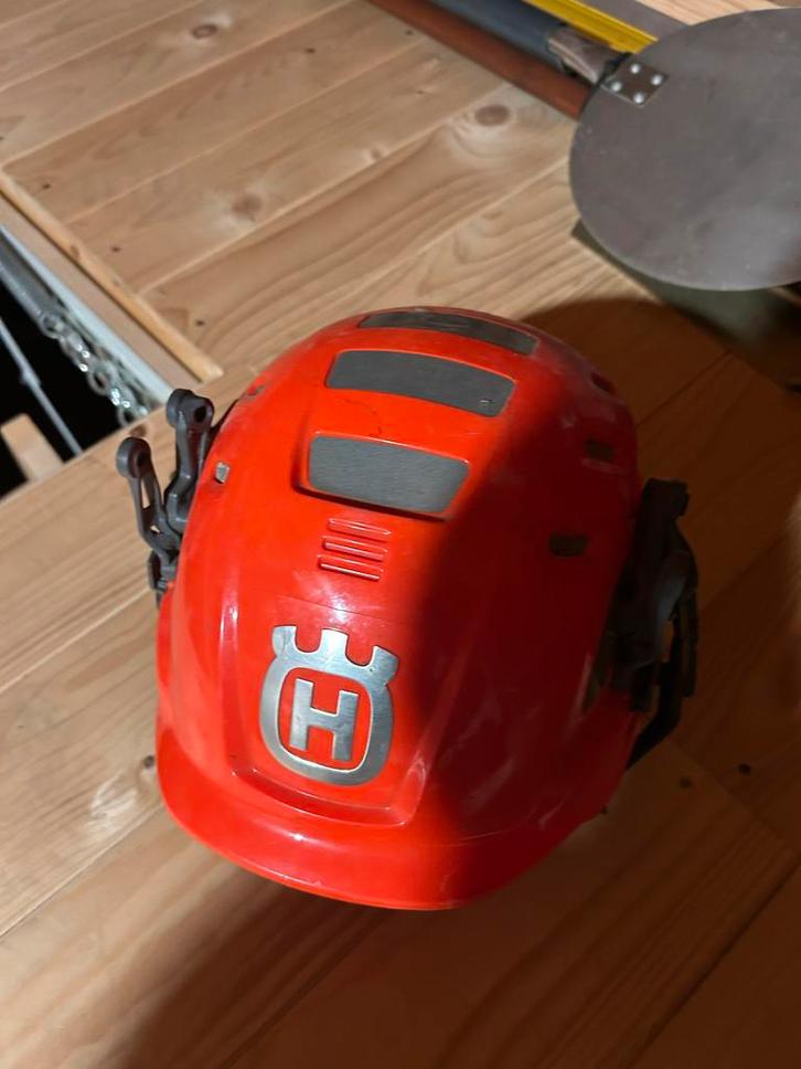 Husqvarna Technische Zaaghelm met Gehoorbescherming, Doe-het-zelf en Verbouw, Veiligheidshelmen, Gebruikt, Ophalen of Verzenden