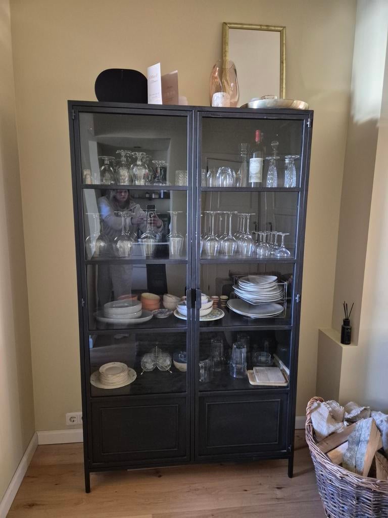 Woood Ronja metalen vitrinekast zwart 110x189x43 cm, Ophalen, 100 tot 150 cm, Industrieel, Modern, Glas