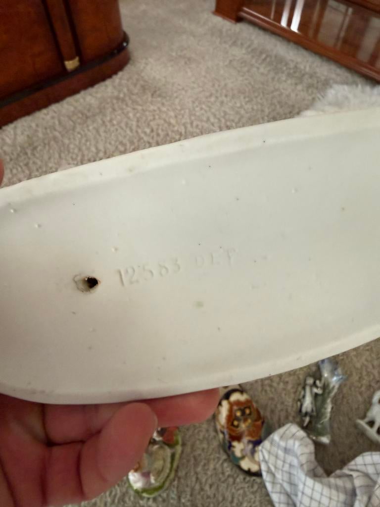 Porseleinen beeldje vrouw met paard en kar, Antiek en Kunst, Ophalen of Verzenden