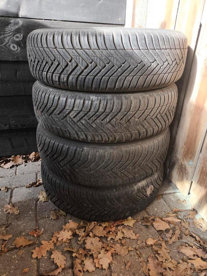 4x Peugeot 108/Aygo x play winterbanden 6mm op velg Hankook, Auto diversen, Autosport-onderdelen, Ophalen of Verzenden