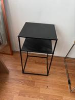 Zwart metalen bijzettafel met twee niveaus, Minder dan 55 cm, Gebruikt, Metaal of Aluminium, Vierkant