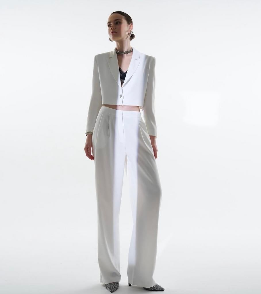 Nieuwe Witte Blazer en Broek Set - Maten S/M/L, Kleding | Dames, Jasjes, Kostuums en Pakken, Kostuum of Pak, Wit, Nieuw, Ophalen of Verzenden