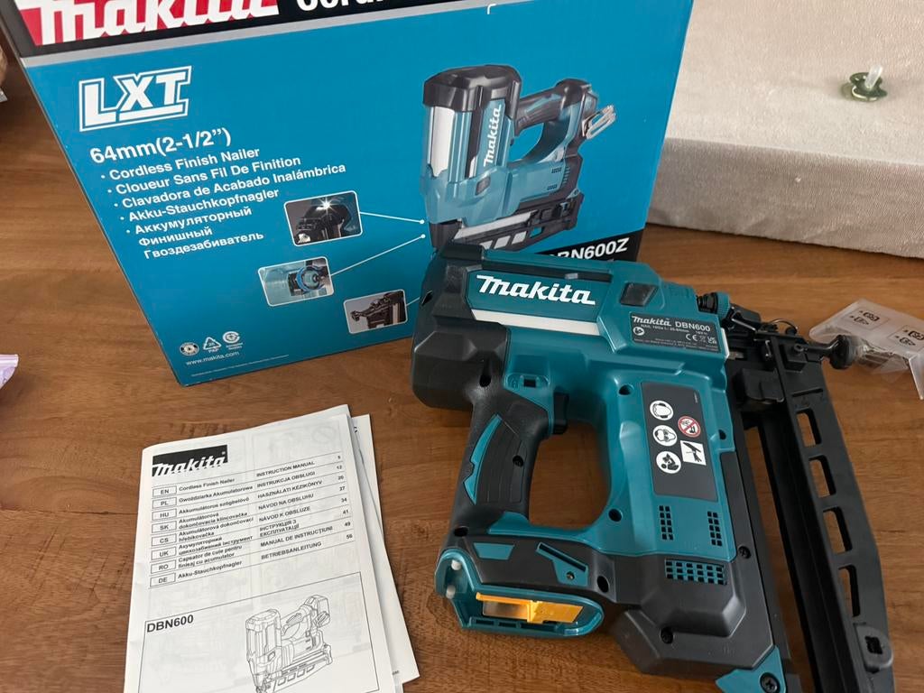 Nieuwe accu tacker van makita in doos, Ophalen of Verzenden, Nieuw