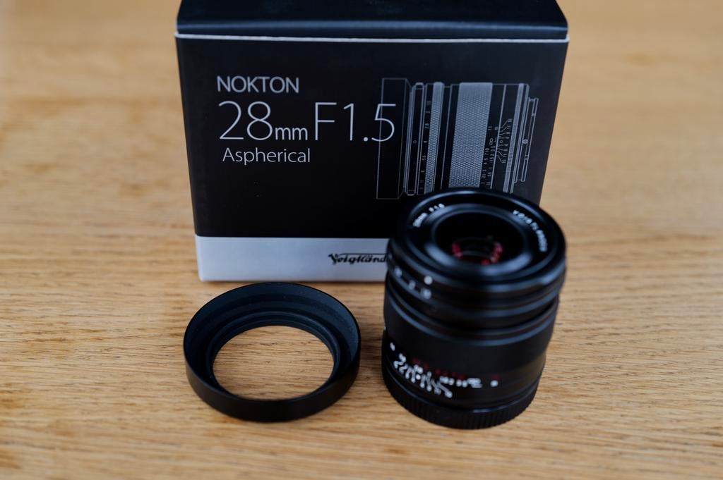 Voigtländer Nokton 28mm F/1.5 Sony - Nieuwstaat - Garantie, Ophalen of Verzenden, Zo goed als nieuw, Groothoeklens
