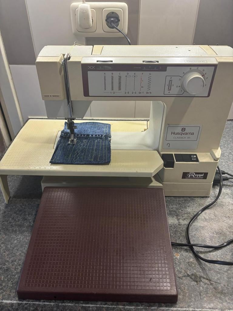 Naaimachines Husqvarna classica 95, Ophalen of Verzenden, Industrieel, Husqvarna, Naaimachine