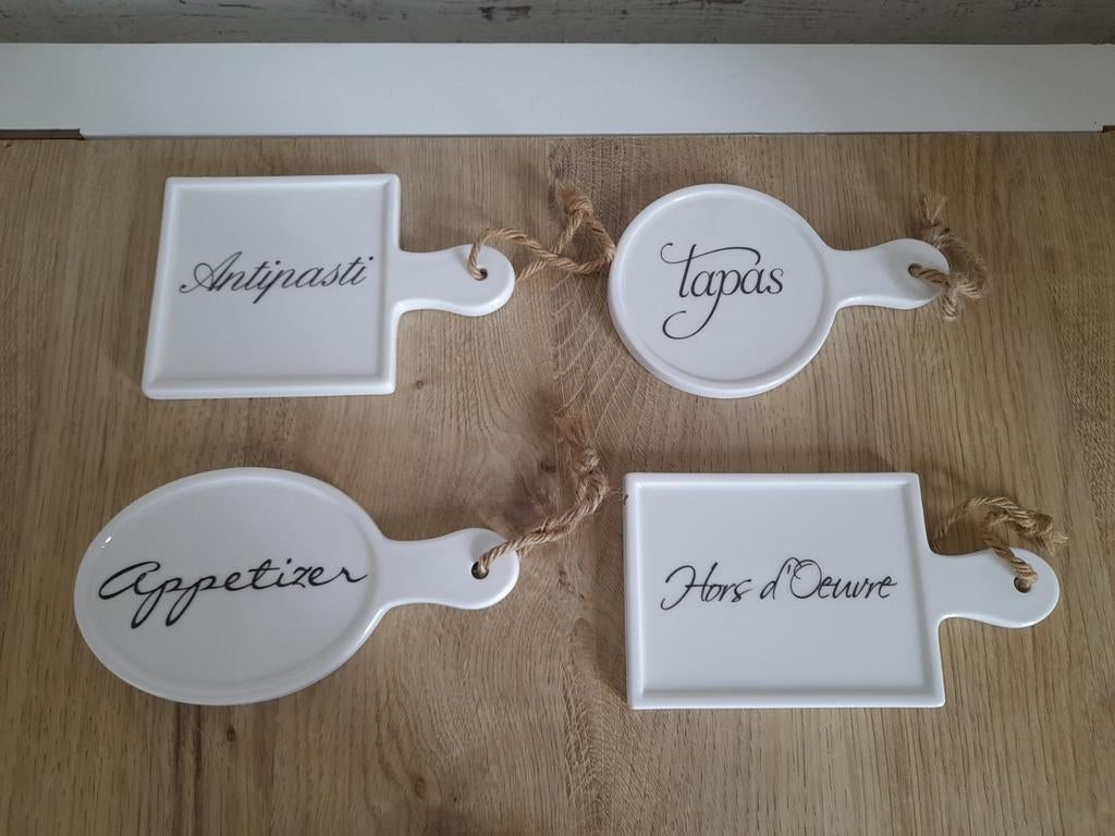 4 porseleinen tapas bordjes riviera maison, Huis en Inrichting, Verzenden, Zo goed als nieuw, Bord(en), Overige stijlen