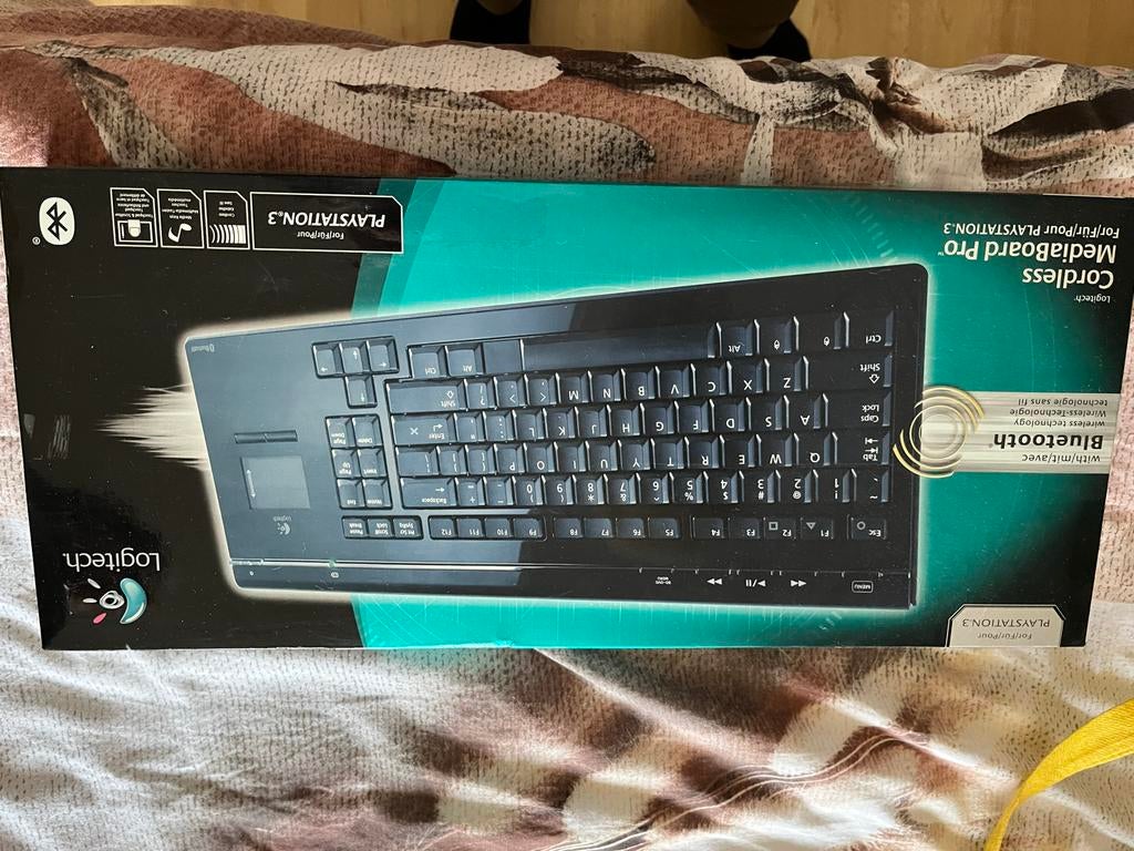 Logitech Cordless MediaBoard Pro Bluetooth Toetsenbord PS3, Overige controllers, PlayStation 3, Ophalen of Verzenden, Zo goed als nieuw
