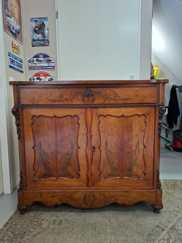 Antieke mahonie fineer kast, Ophalen