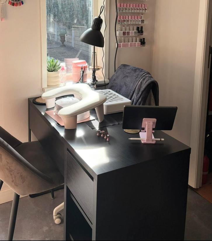 nageltafel, Huis en Inrichting, Bureaus, Zo goed als nieuw, Ophalen