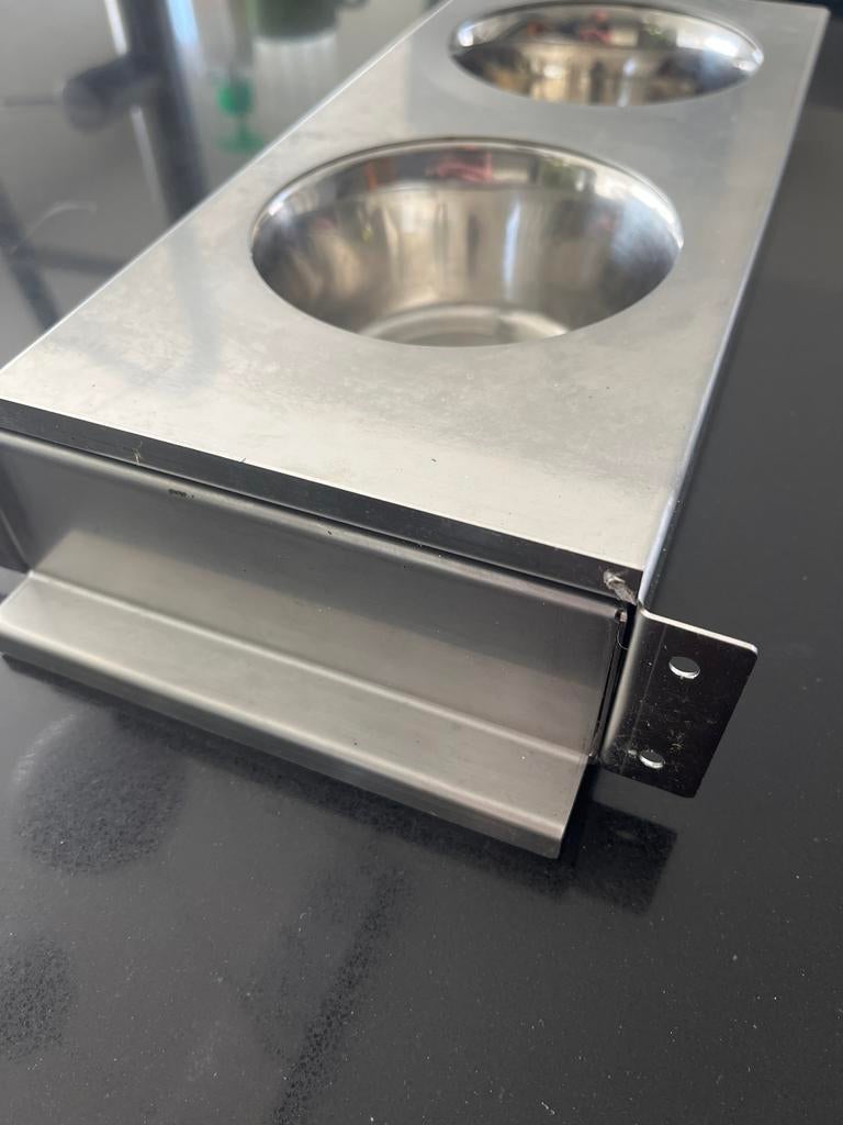 Dubbele RVS inbouw voerschuif voor volière of ren, Ophalen of Verzenden, Zo goed als nieuw, Eten en Drinken