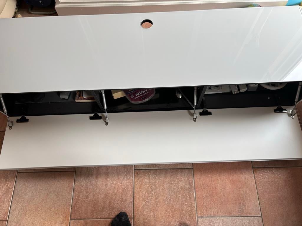 Modern wit tv-meubel met glazen blad, Huis en Inrichting, Kasten | Televisiemeubels, Ophalen, 100 tot 150 cm, Minder dan 100 cm