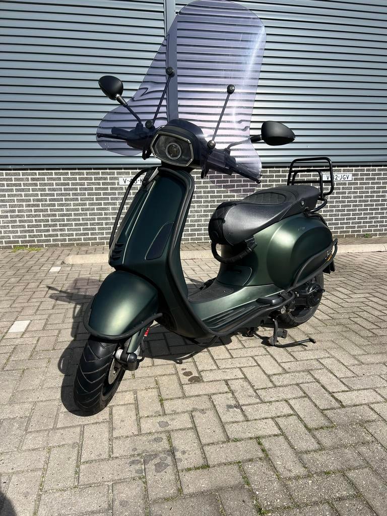 Vespa Sprint S Custom  2018 12.000km - Mat Groen, Fietsen en Brommers, Scooters | Vespa, Gebruikt, Overige modellen, Maximaal 45 km/u