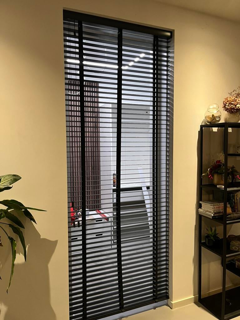 Te Koop, mooie lange jaloezie, Ophalen, Zo goed als nieuw, Grijs, 200 cm of meer