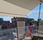 Beige klemparasol/klemluifel met zwengel (4m x 1,80m), Tuin en Terras, Parasols, Ophalen, Muurparasol, Zo goed als nieuw, Verstelbaar