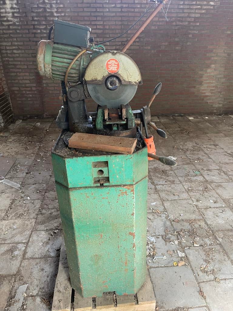 Bewo ijzer afkortzaag - Robuuste metaalzaagmachine, Doe-het-zelf en Verbouw, Gereedschap | Zaagmachines, Ophalen, Gebruikt, Afkortzaag