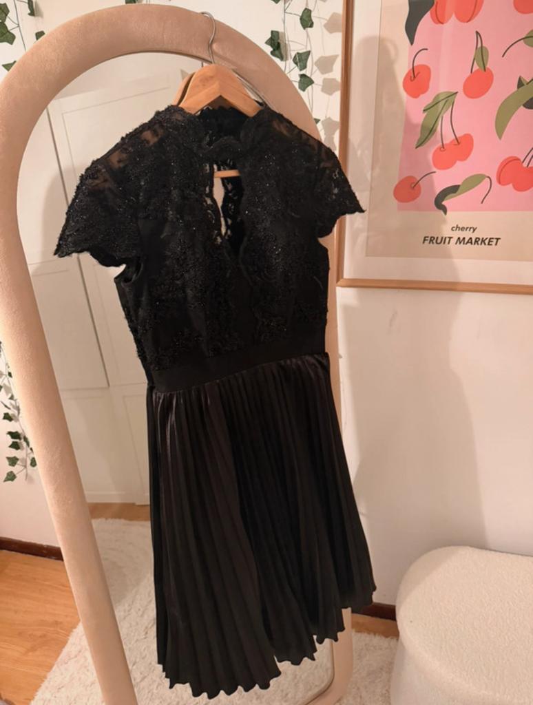 Chi Chi prachtige zwarte jurk, Maat 38/40 (M), Zwart, Cocktailjurk, Ophalen of Verzenden