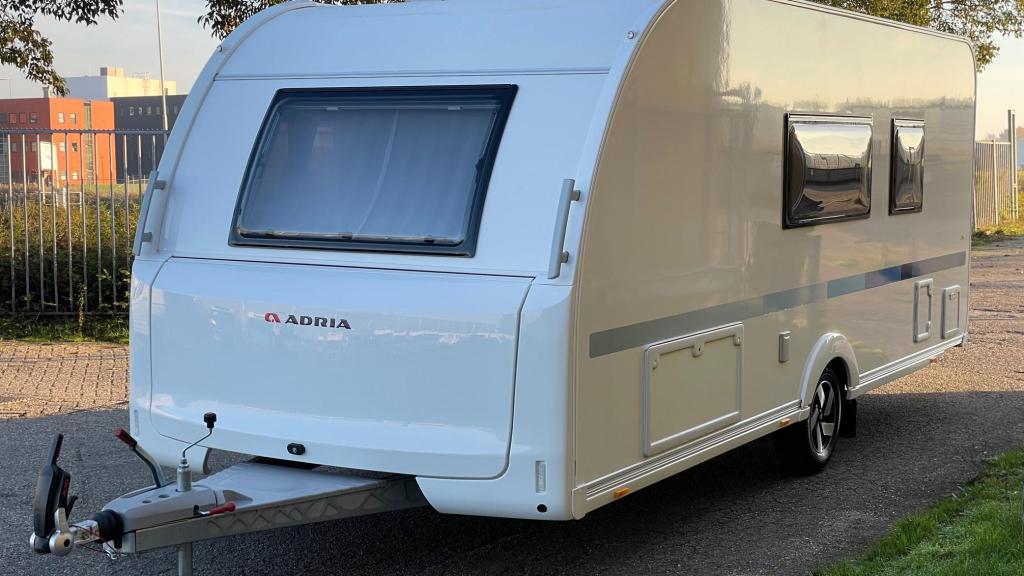 Adria Altea 542 PK, Dwarsbed, Rondzit, Bedrijf, Schokbreker