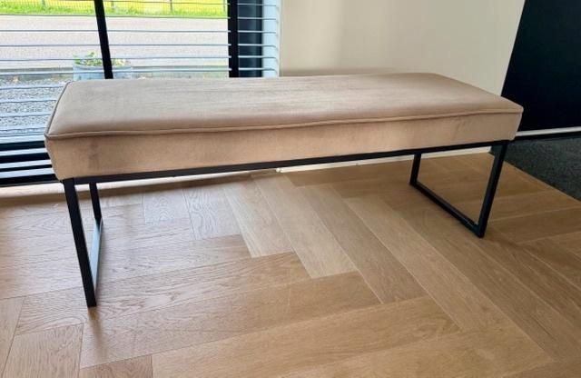 Bankje (PIEN) beige fluweel, Huis en Inrichting, Slaapkamer | Bedden, Zo goed als nieuw, Tweepersoons, 70 cm of minder, 190 cm of minder