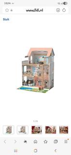 Groot houten poppenhuis van Lidl met meubels en zwembad, Ophalen of Verzenden, Zo goed als nieuw, Poppenhuis