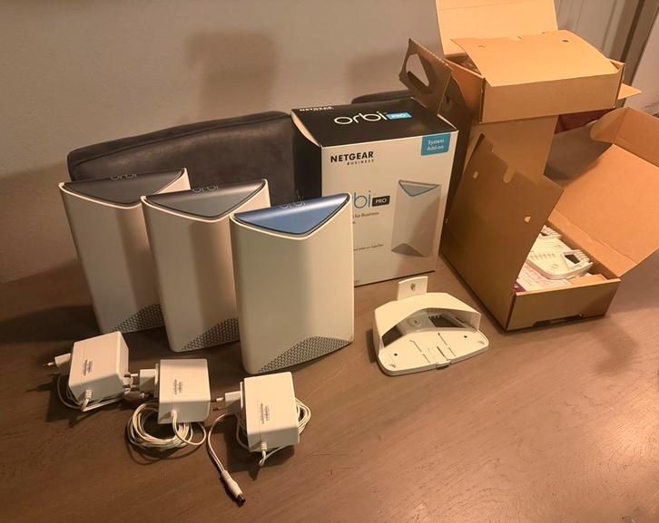 Netgear Orbi Pro SRK60B03 Mesh WiFi Set van 3, Computers en Software, Routers en Modems, Zo goed als nieuw, Router met modem, Ophalen