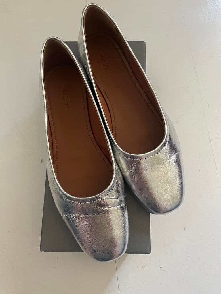 Vagabond. Instapper. Zilver. Ballerina. Maat39, Kleding | Dames, Schoenen, Ophalen of Verzenden, Zo goed als nieuw, Overige kleuren