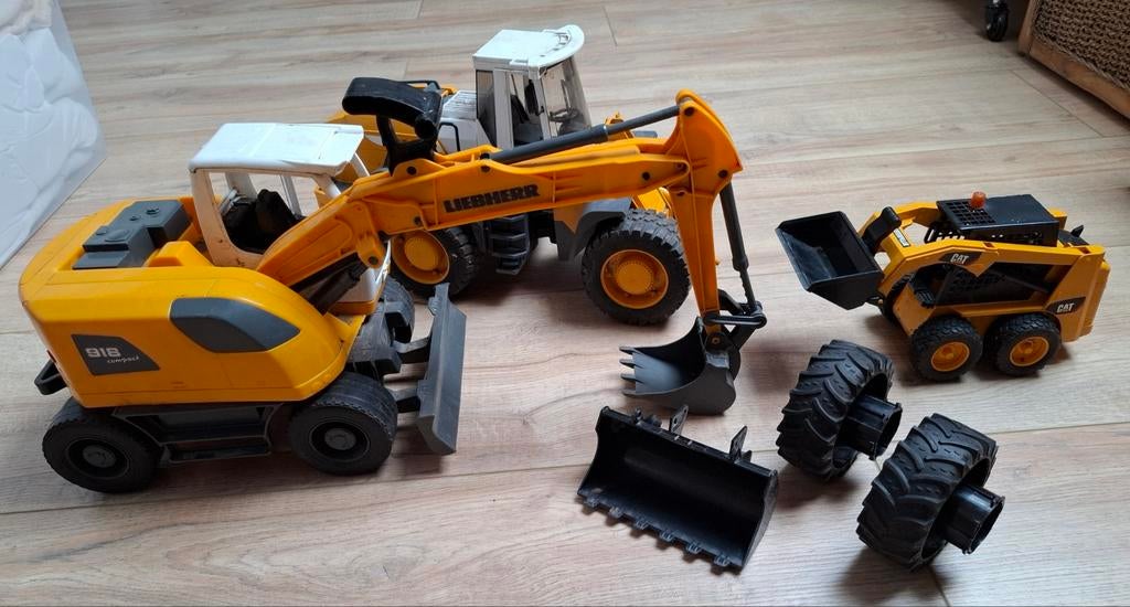 Bruder Liebherr kraan en shovel, Cat shoveltje, Ophalen, Gebruikt