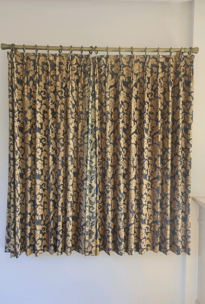 Luxe verduisterende, gebloemde velours gordijnen als nieuw, Huis en Inrichting, Ophalen of Verzenden, Zo goed als nieuw, 200 cm of meer