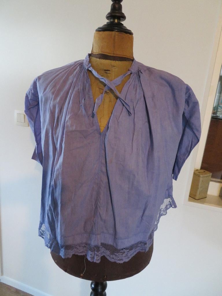 Antieke blouse  met kant paars., Antiek en Kunst, Antiek | Kleding en Accessoires, Ophalen of Verzenden, Dames