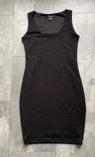 Zwart jurkje van AMISU, maat 34 (qwe), Kleding | Dames, Jurken, Zo goed als nieuw, Maat 34 (XS) of kleiner, Zwart, Boven de knie