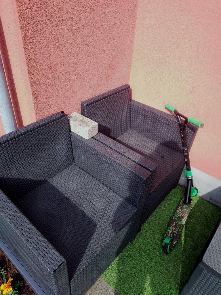 2 lounge stoelen gratis af te halen zijn nog prima, Tuin en Terras, Tuinsets en Loungesets, Ophalen, Gebruikt, Kunststof, 2 zitplaatsen