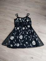 Prachtige feestelijke jurk met bovenlaag van tule, Kleding | Dames, Jurken, Zwart, Maat 42/44 (L), Ophalen of Verzenden, Knielengte