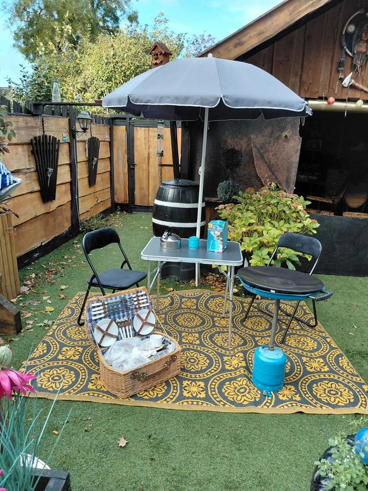 Gezellige tuinset met parasol en BBQ, Tuin en Terras, Partytenten, Gebruikt, Overige typen, Minder dan 2 meter, Minder dan 5 meter