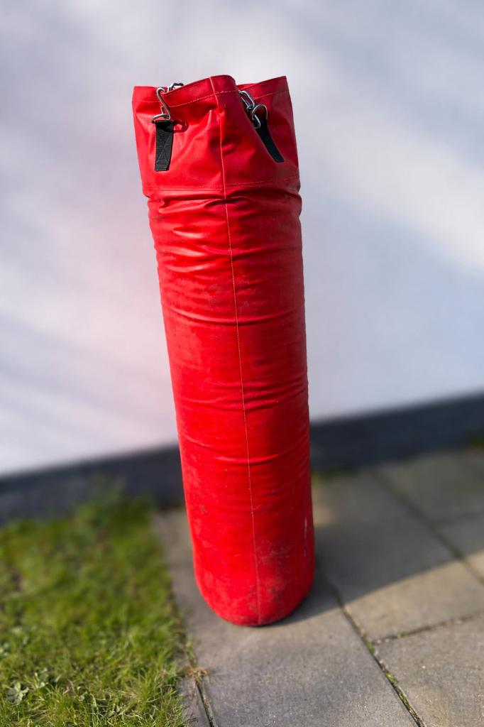 Bokszak 145 cm incl. plafondbevestiging, Ophalen, Zo goed als nieuw, Bokszak
