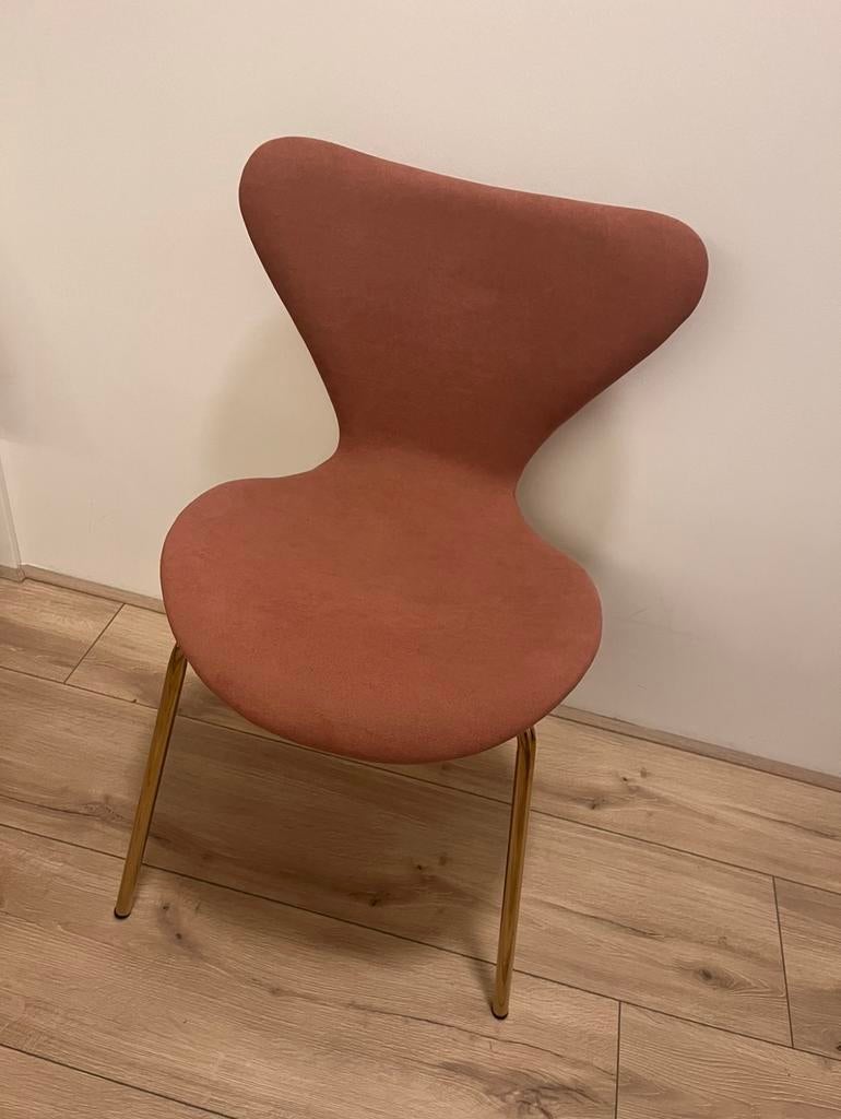 Oud roze stoelen met gouden poten, Huis en Inrichting, Stoelen, Ophalen, Overige kleuren, Zo goed als nieuw, Vier