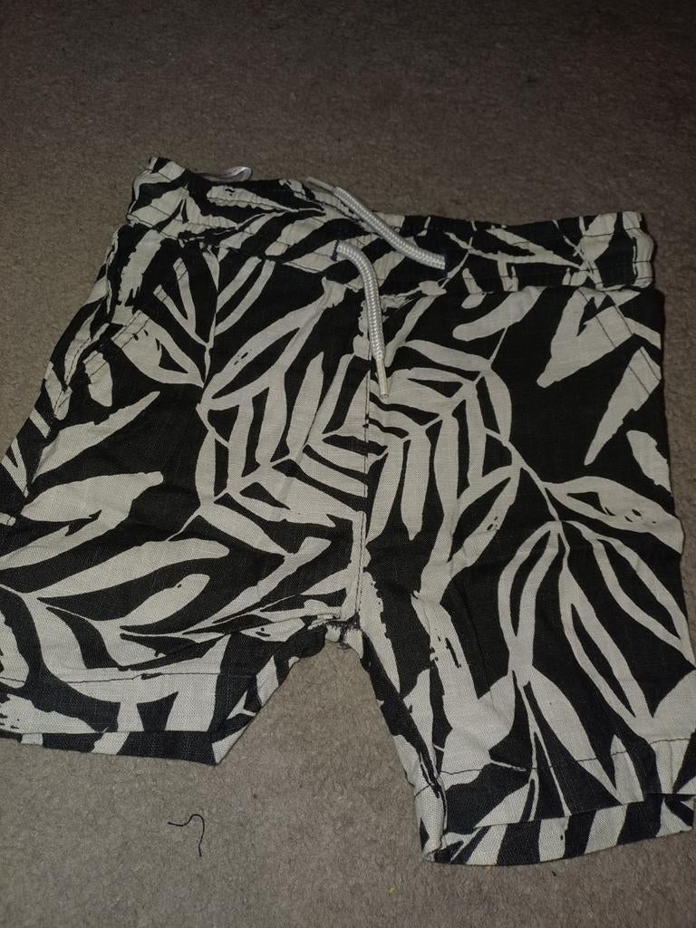 Korte broek maat 86, Kinderen en Baby's, Babykleding | Maat 86, Ophalen of Verzenden