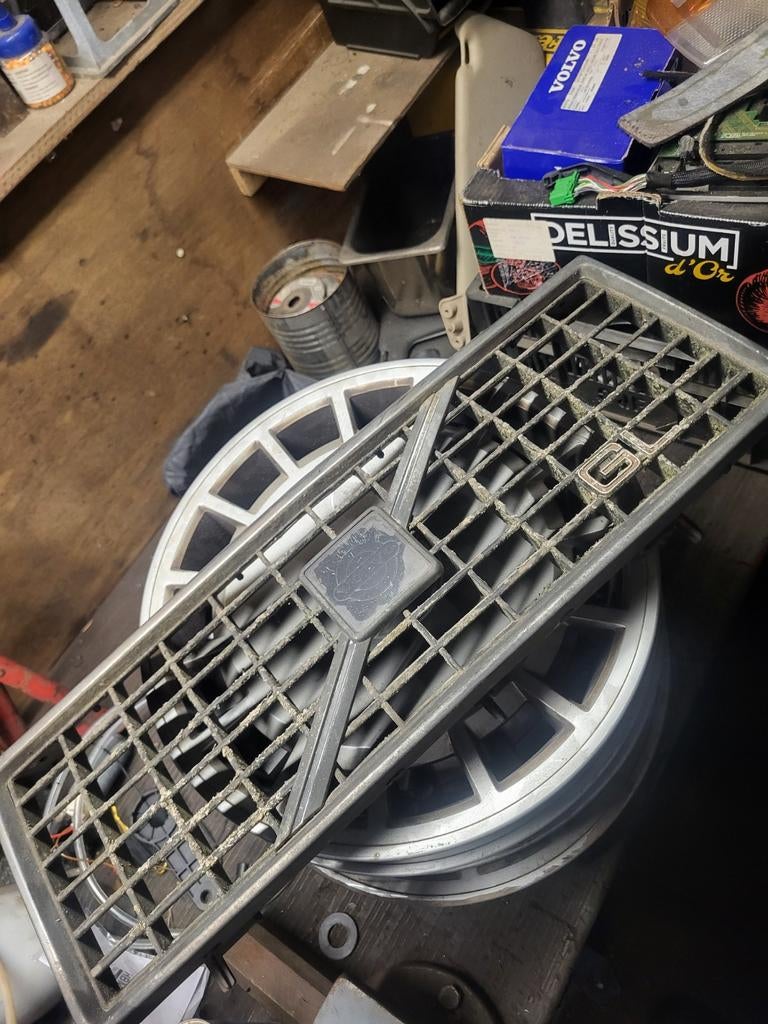 Volvo 240 blokjes grill, Auto-onderdelen, Dashboard en Schakelaars, Ophalen of Verzenden, Gebruikt, Volvo