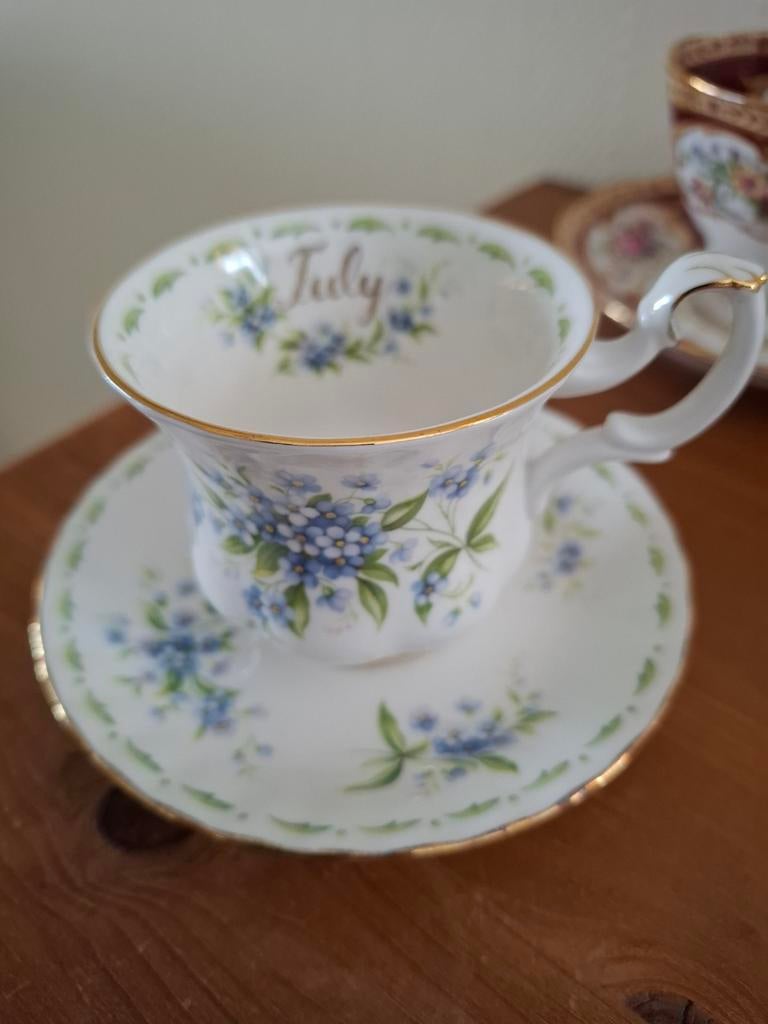 Royal Albert Flower of the Month kop en schotel, Ophalen