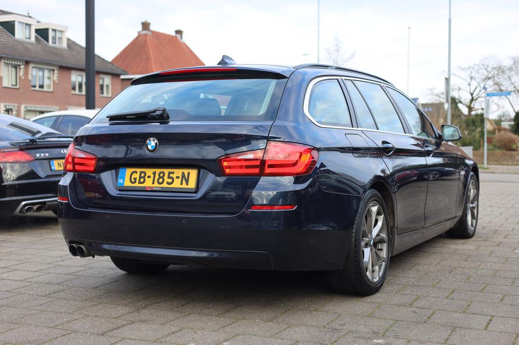 BMW 5 Serie Touring 523i HIGH EXECUTIVE | AUT | PANO | LEDER, Auto's, Euro 5, Achterwielaandrijving, Gebruikt, Zwart